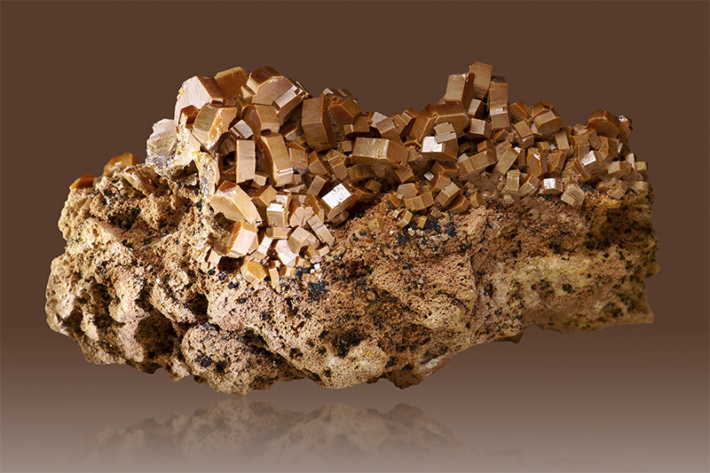Vanadinita
8 cm largo x 4,8 cm alto x 3 cm ancho
(Autor: Pere Alonso)