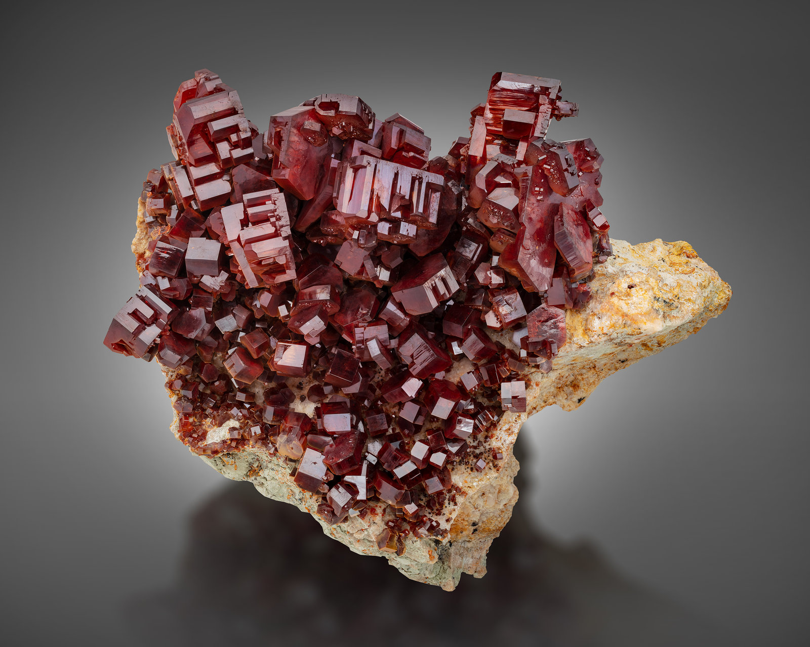 Vanadinita
16 x 18 x 7 cm / cristal principal: 4.6 cm
(Autor: Museo MIM)