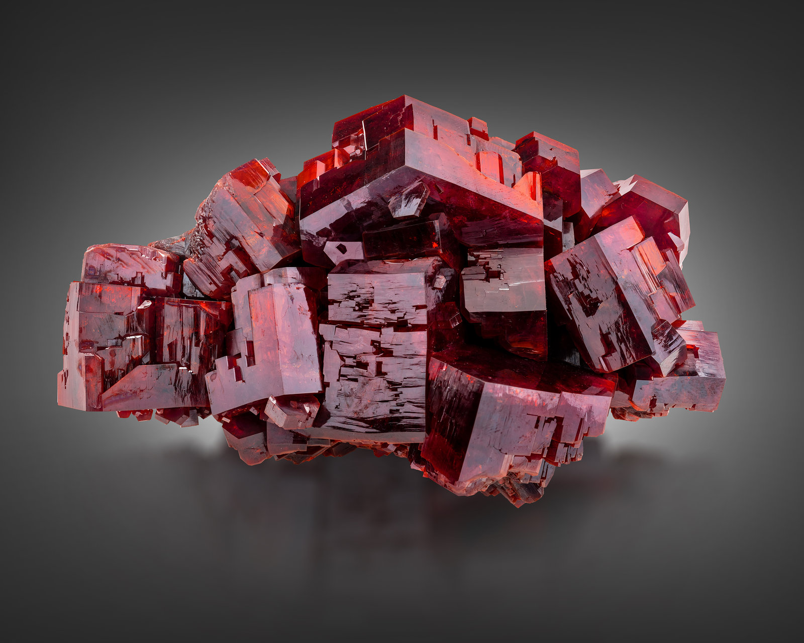 Vanadinita
12 x 7.5 x 7 cm / cristal principal: 4.2 cm
(Autor: Museo MIM)