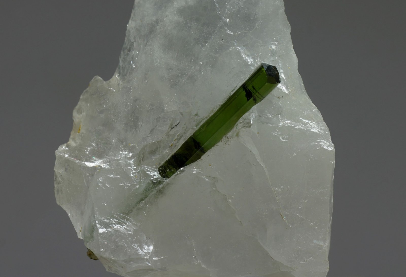 Elbaita (variedad verdelita)
cristal 60 mm
(Autor: Ramon A  Lopez Garcia)