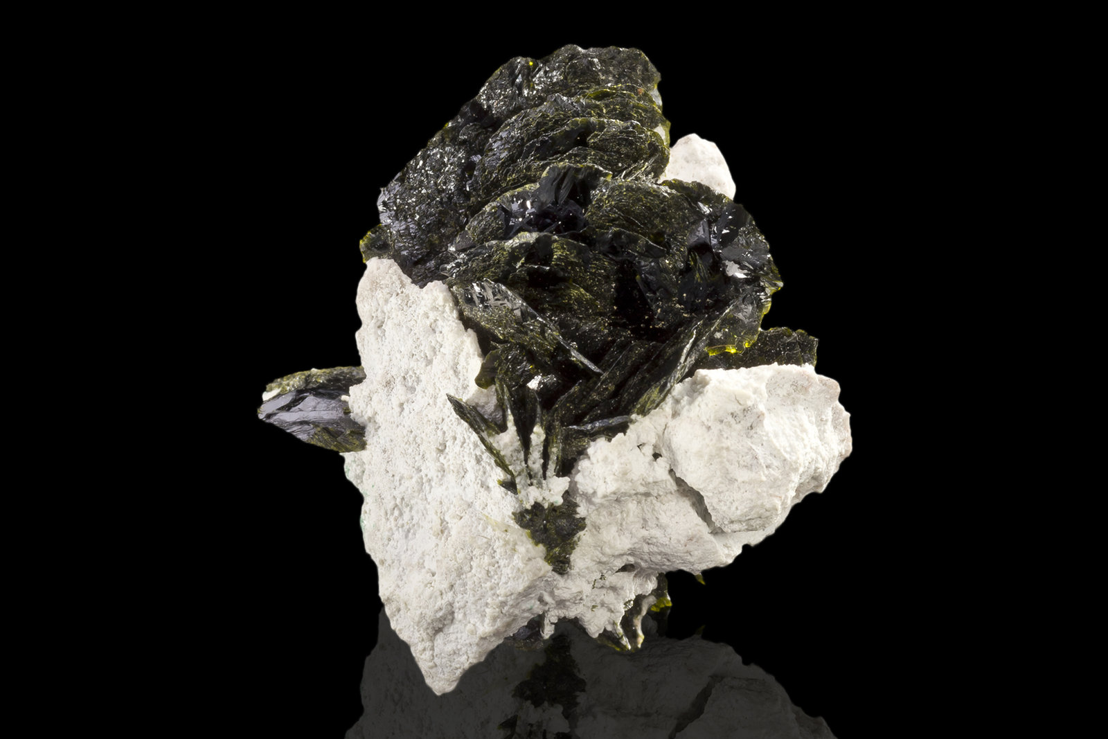 Vésigniéita
3 x 2 x 3 cm / Cristal principal: 1.6 cm
(Autor: Museo MIM)