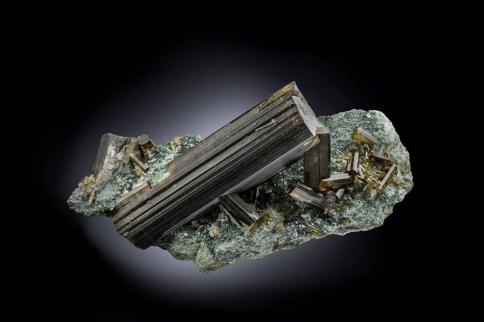 Vesuvianita
6 x 10 x 4 cm / Cristal principal: 6.7 cm.
(Autor: Museo MIM)