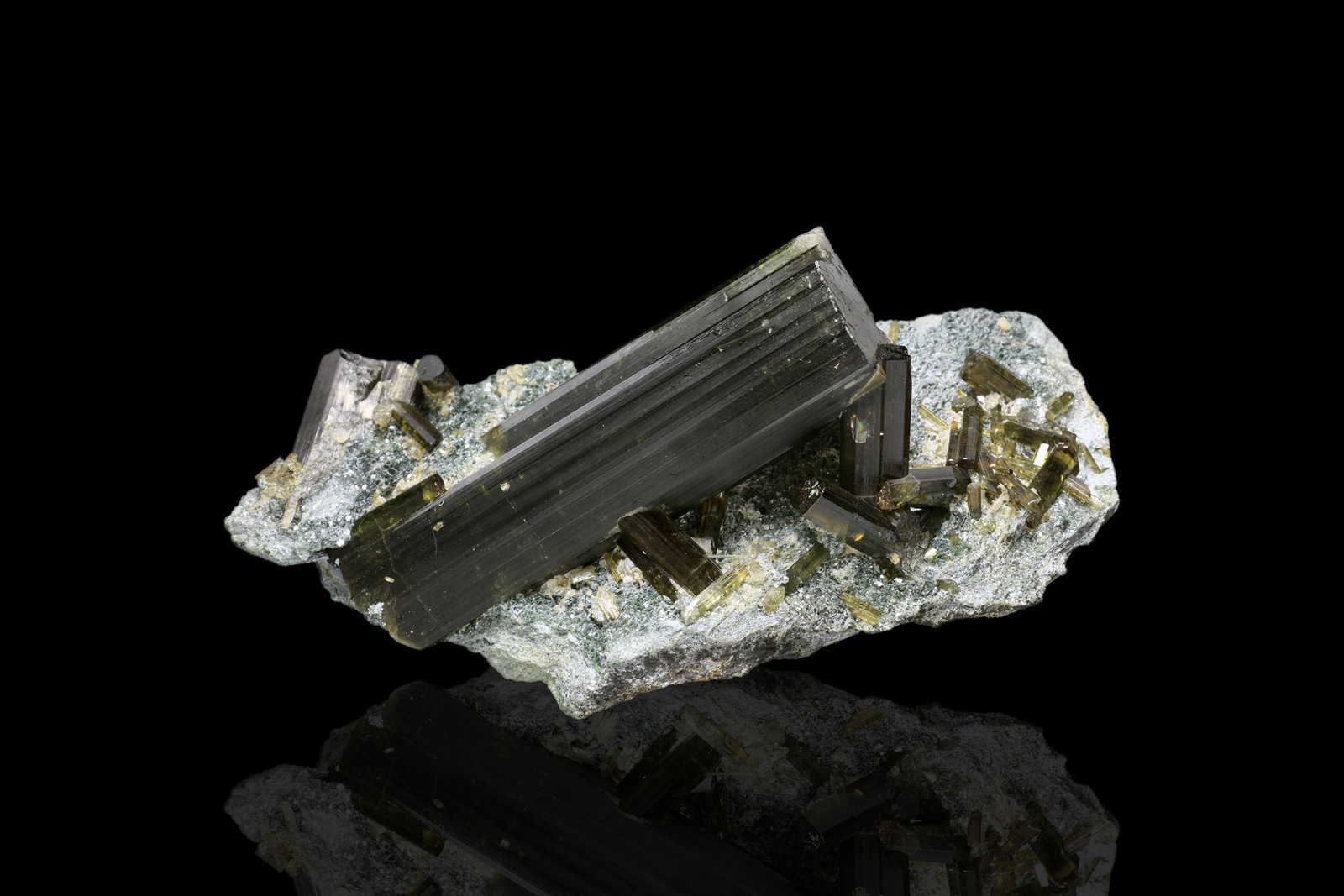 Vesuvianita
6 x 10 x 4 cm / Cristal principal: 6.7 cm.
(Autor: Museo MIM)