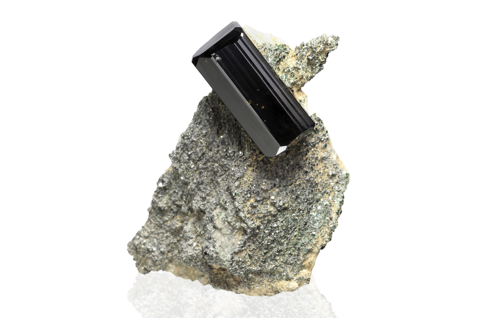 Vesuvianita
5 x 3.5 x 7 cm / Cristal principal: 3.3 cm.
(Autor: Museo MIM)