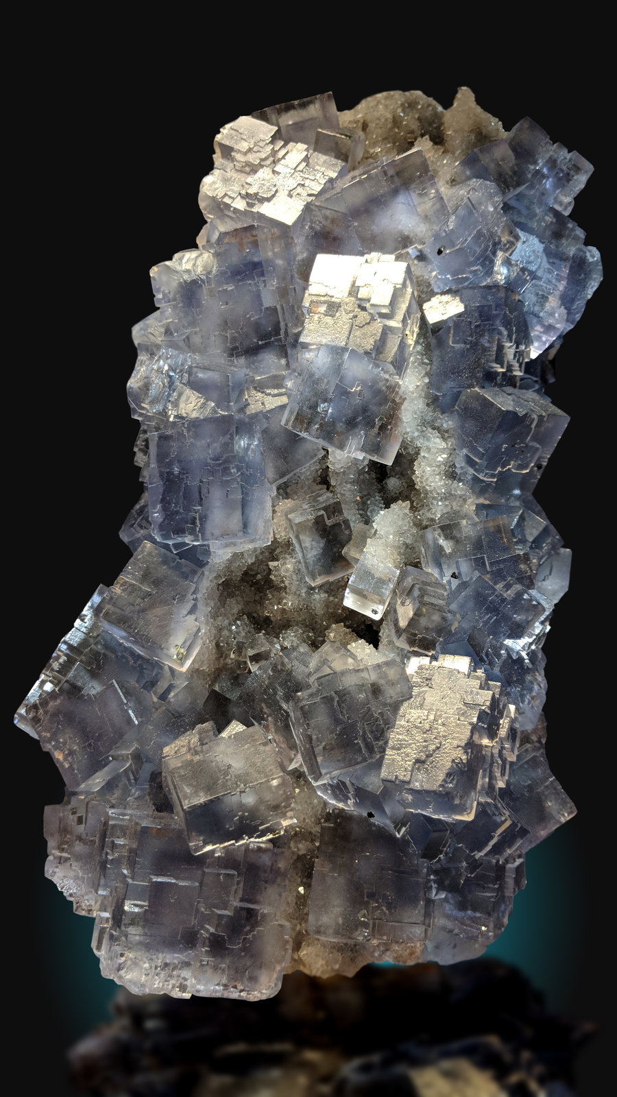 Fluorita
32x18cm, cristales hasta 5cm de arista
(Autor: Raul Vancouver)