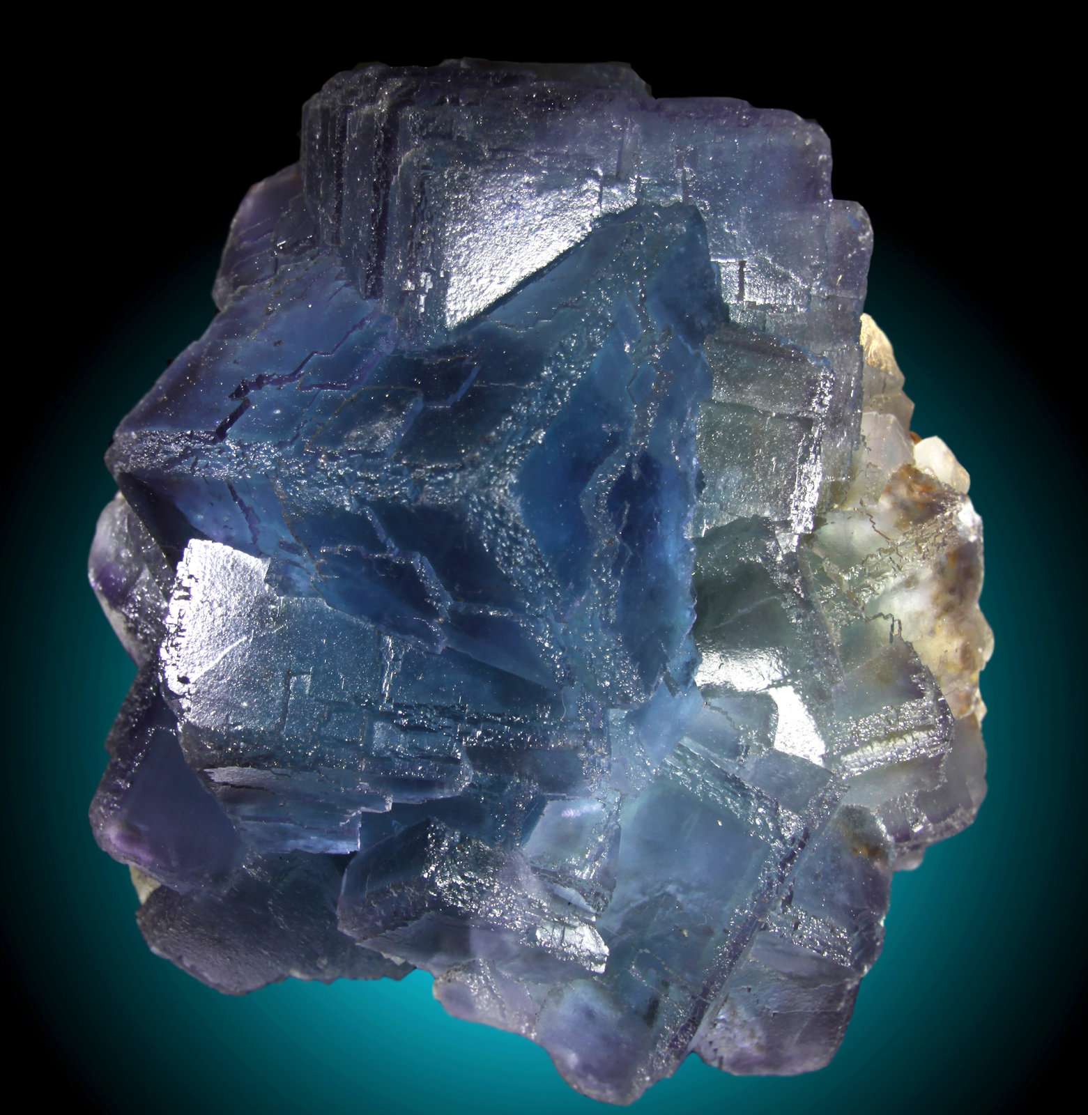 Fluorita
27.5x23cm, cristales de hasta 13cm de arista
(Autor: Raul Vancouver)