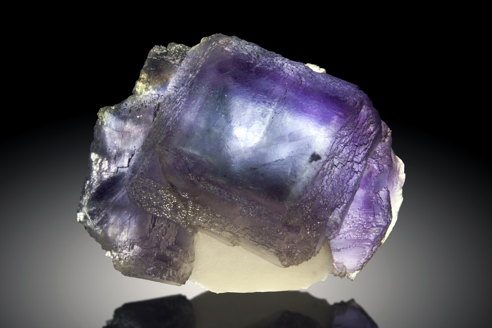 Fluorita, Calcita
17 x 13cm, cristal principal 10cm de arista
(Autor: Raul Vancouver)