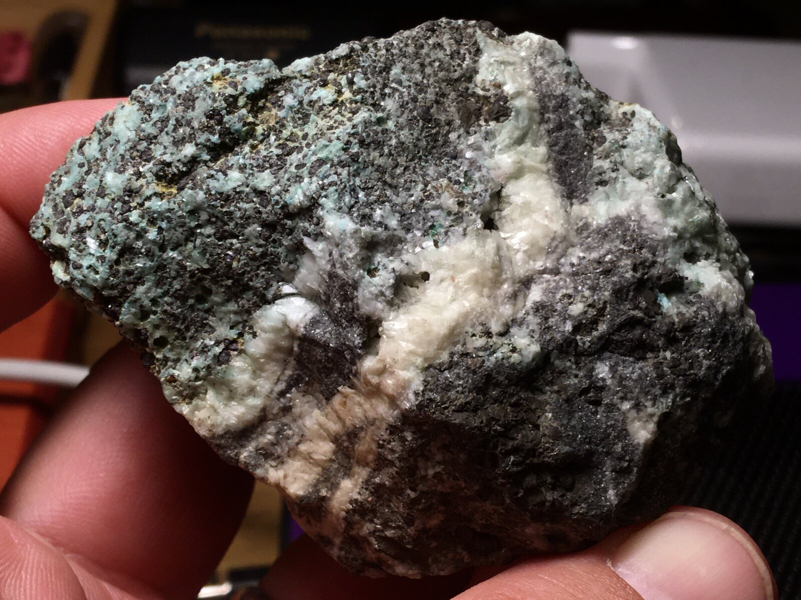 villamaninita, dolomita
Providencia Mine (La Divina Providencia), La Foceja, Villanueva de Pontedo, Cármenes (Villamanín), Comarca Los Argüellos, León, Castile and León, Spain
8 x 6 cm
(Autor: Matias Raja)