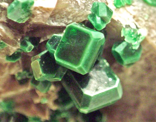 Torbernita
Cristales de 4 mm
(Autor: usoz)