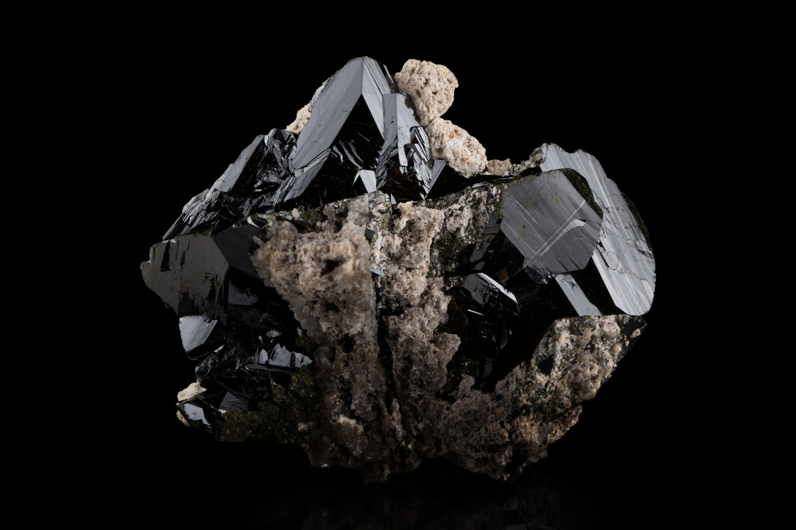 Volborthita
4.5 x 3.5 x 2 cm / Cristal principal: 2 cm.
(Autor: Museo MIM)