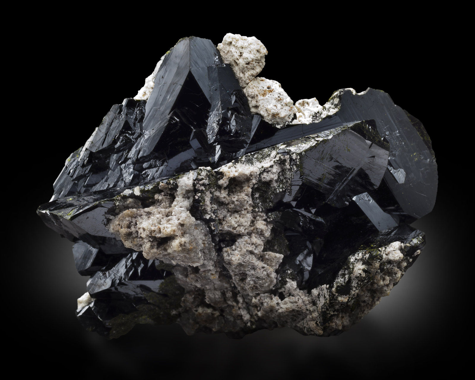 Volborthita
4.5 x 3.5 x 2 cm / Cristal principal: 2 cm.
(Autor: Museo MIM)