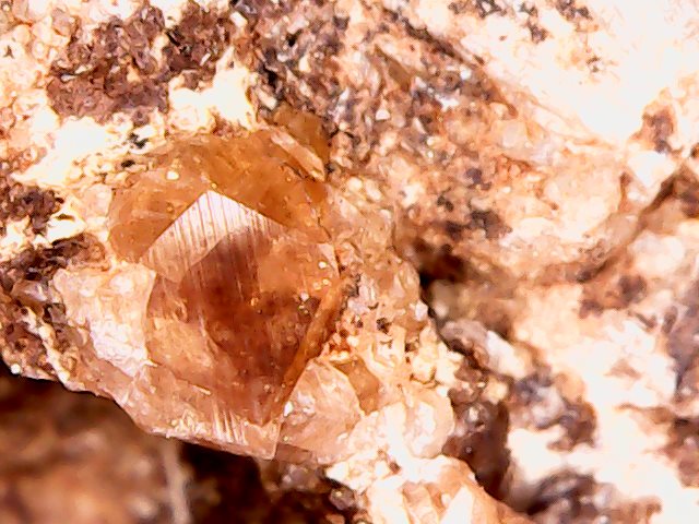 Vesuvianita
1 cm
(Autor: Obsi)