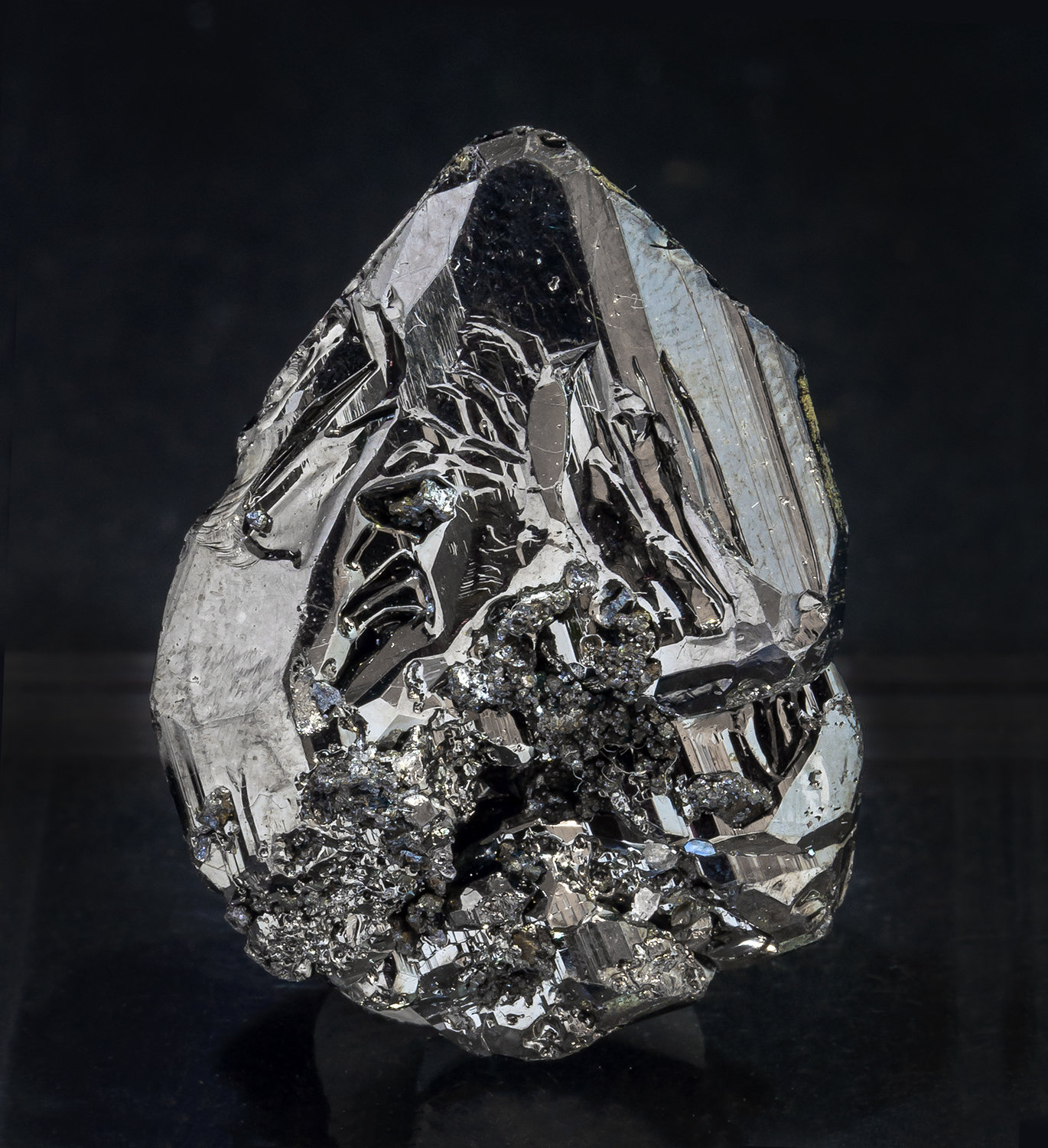 Wittichenita
3.2 × 2.4 × 0.8 cm
(Autor: Jordi Fabre)