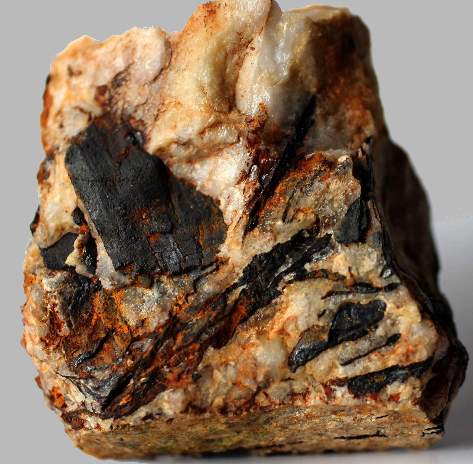 Ferberita
64 x 67 x 19 mm.
(Autor: José Luis Zamora)