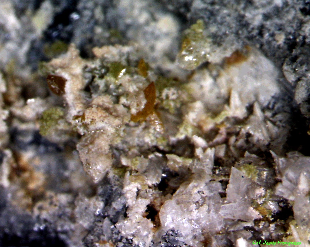 Wulfenita y Piromorfita.
3´901 x 2´740 mm.
(Autor: Jesus Franquesa Baucells)