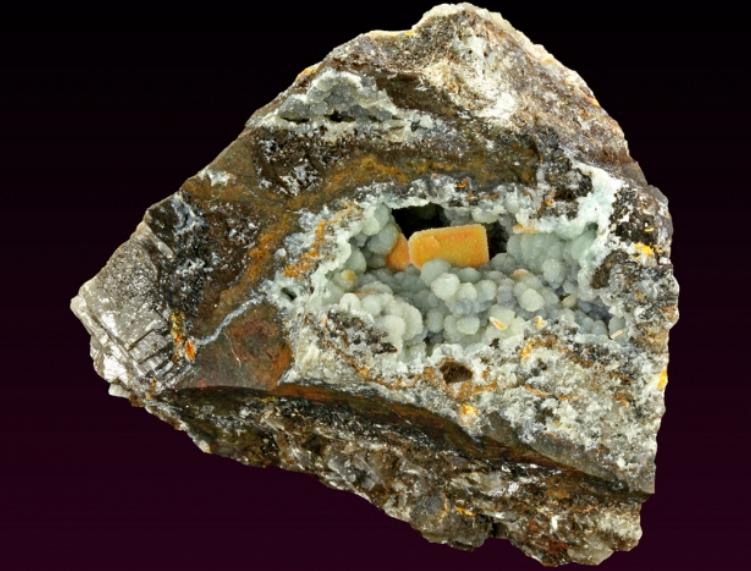 Wulfenita y Hemimorfita
6,5 x 6 x 4,5 cm
(Autor: Antonio Alcaide)