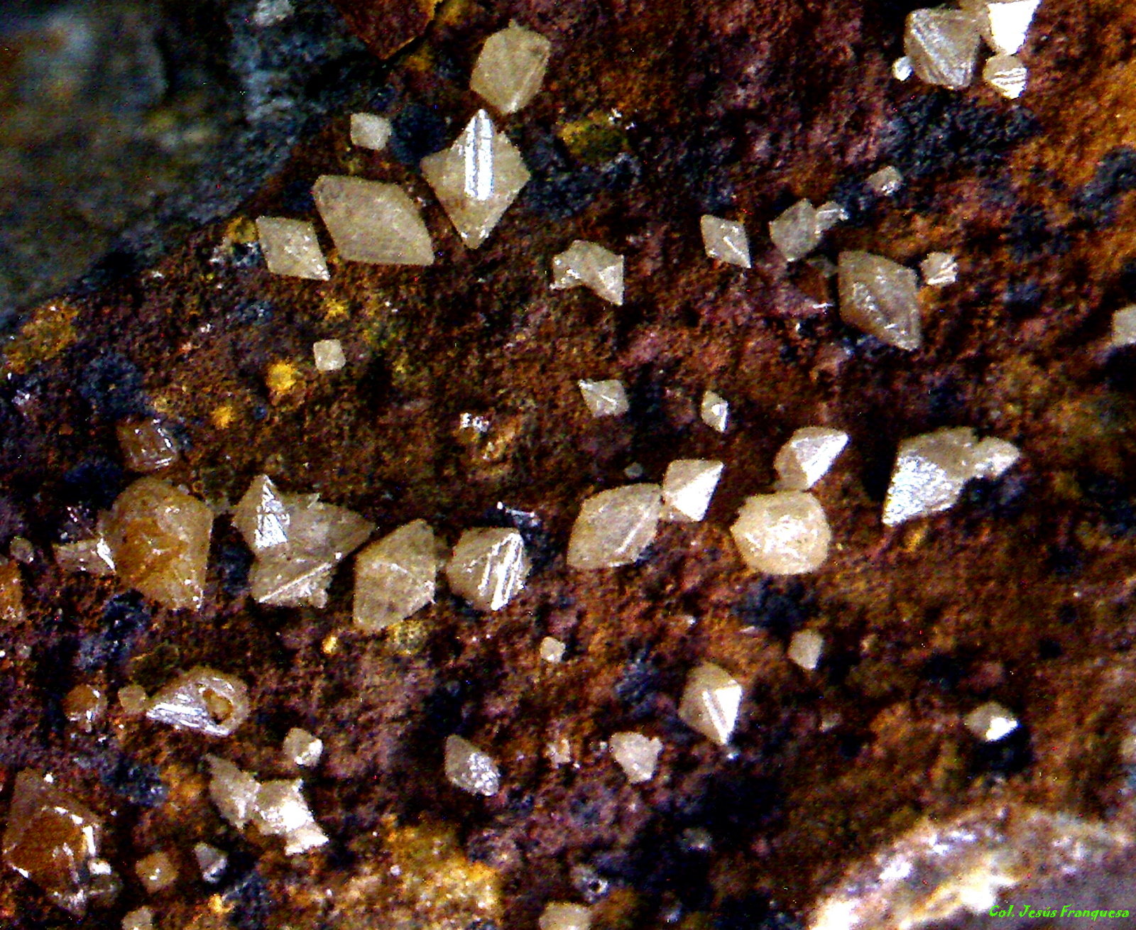 Wulfenita.
5´106 x 4´774 mm.
(Autor: Jesus Franquesa Baucells)