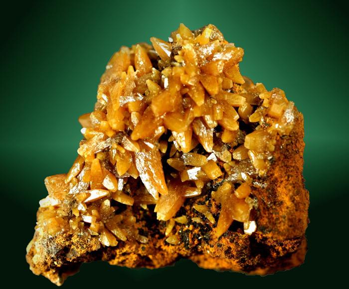 Wulfenita
3,6x4,1x2,6 cm. / 0,8x0,4x0,3 cm.
(Autor: Carles Curto)