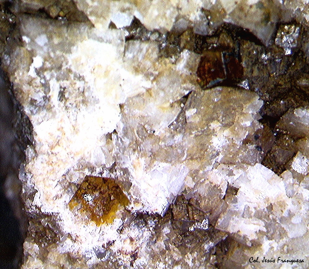 Wulfenita y Pirita.
3´418 x 3´180 mm.
(Autor: Jesus Franquesa Baucells)