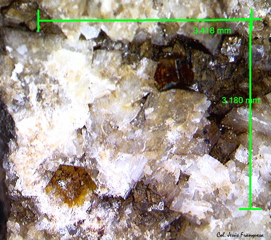 Wulfenita y Pirita.
3´418 x 3´180 mm.
(Autor: Jesus Franquesa Baucells)