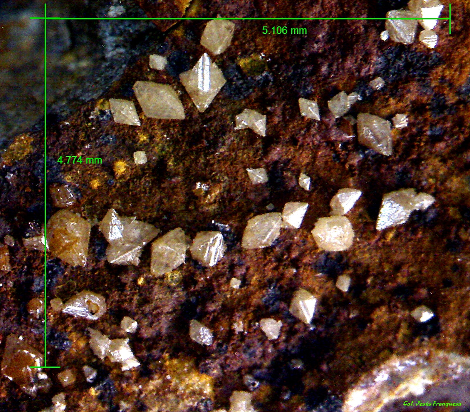 Wulfenita.
5´106 x 4´774 mm.
(Autor: Jesus Franquesa Baucells)