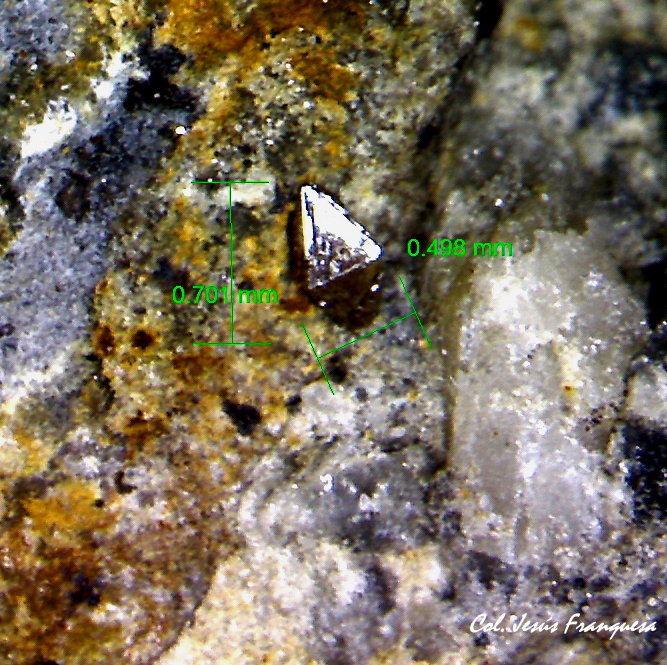 Wulfenita.
0´701 x 0´498 mm.
(Autor: Jesus Franquesa Baucells)
