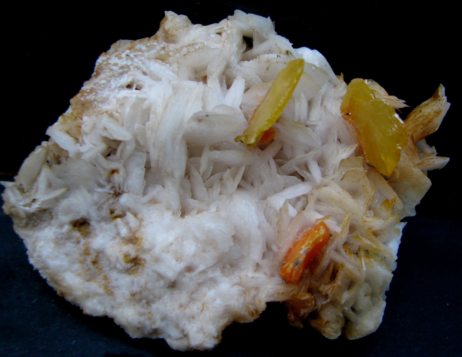 Wulfenita
73 x 61 x 33 mm.
(Autor: José Luis Zamora)