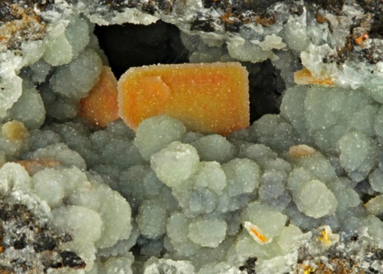 Wulfenita y Hemimorfita
6,5 x 6 x 4,5 cm
(Autor: Antonio Alcaide)