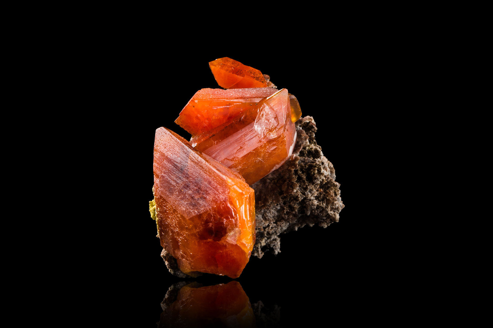 Wulfenita y Cuarzo
5 x 4.5 x 4.5 cm / Cristal principal: 3.8 cm
(Autor: Museo MIM)