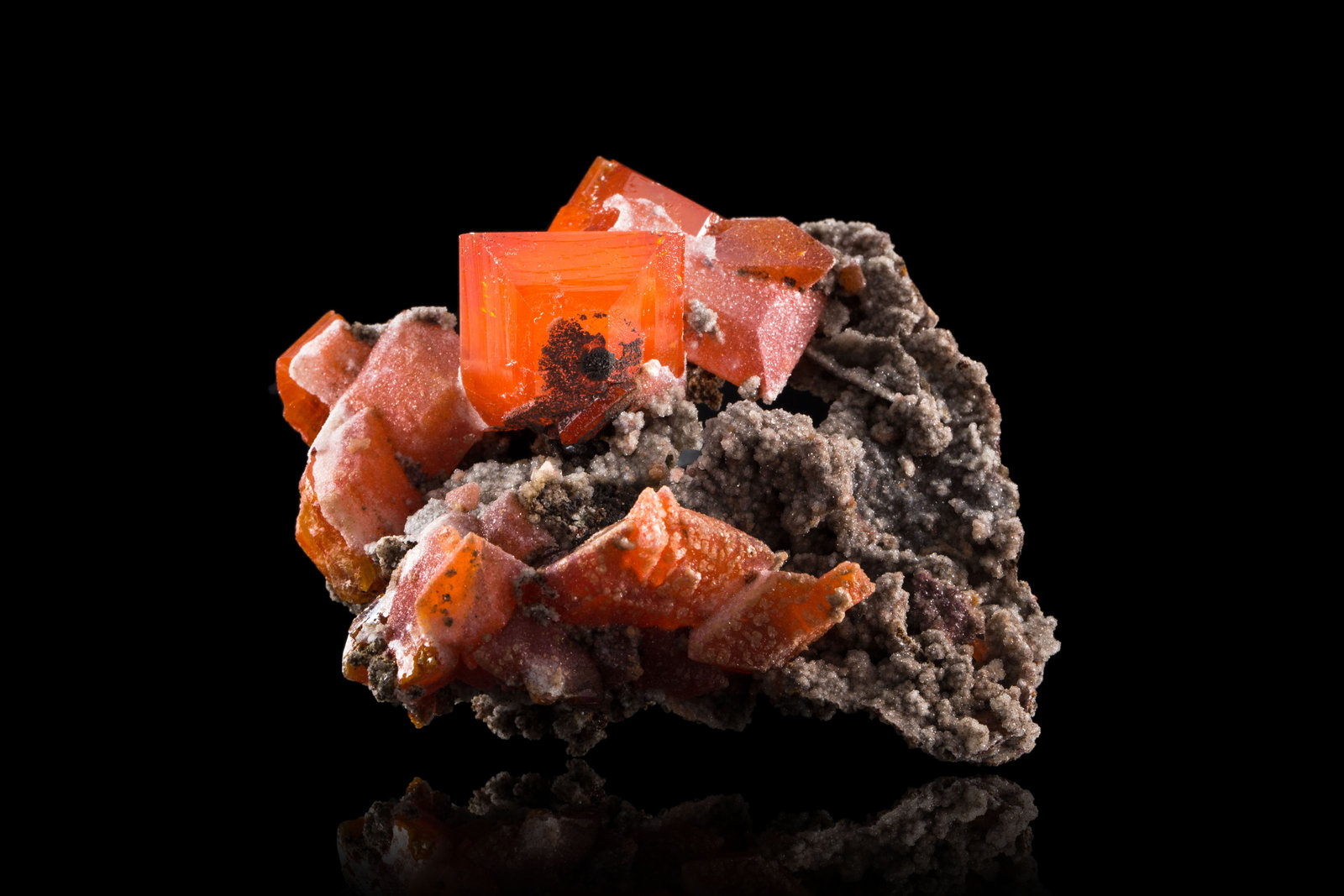 Wulfenita y Cuarzo
7 x 7 x 5 cm / Cristal principal: 3.1 cm
(Autor: Museo MIM)