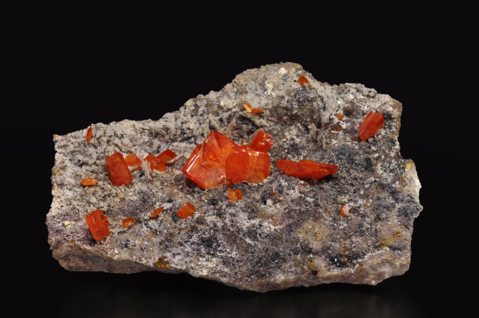 Wulfenita con Calcita
8.6 × 6.1 × 2.7 cm
(Autor: Jordi Fabre)