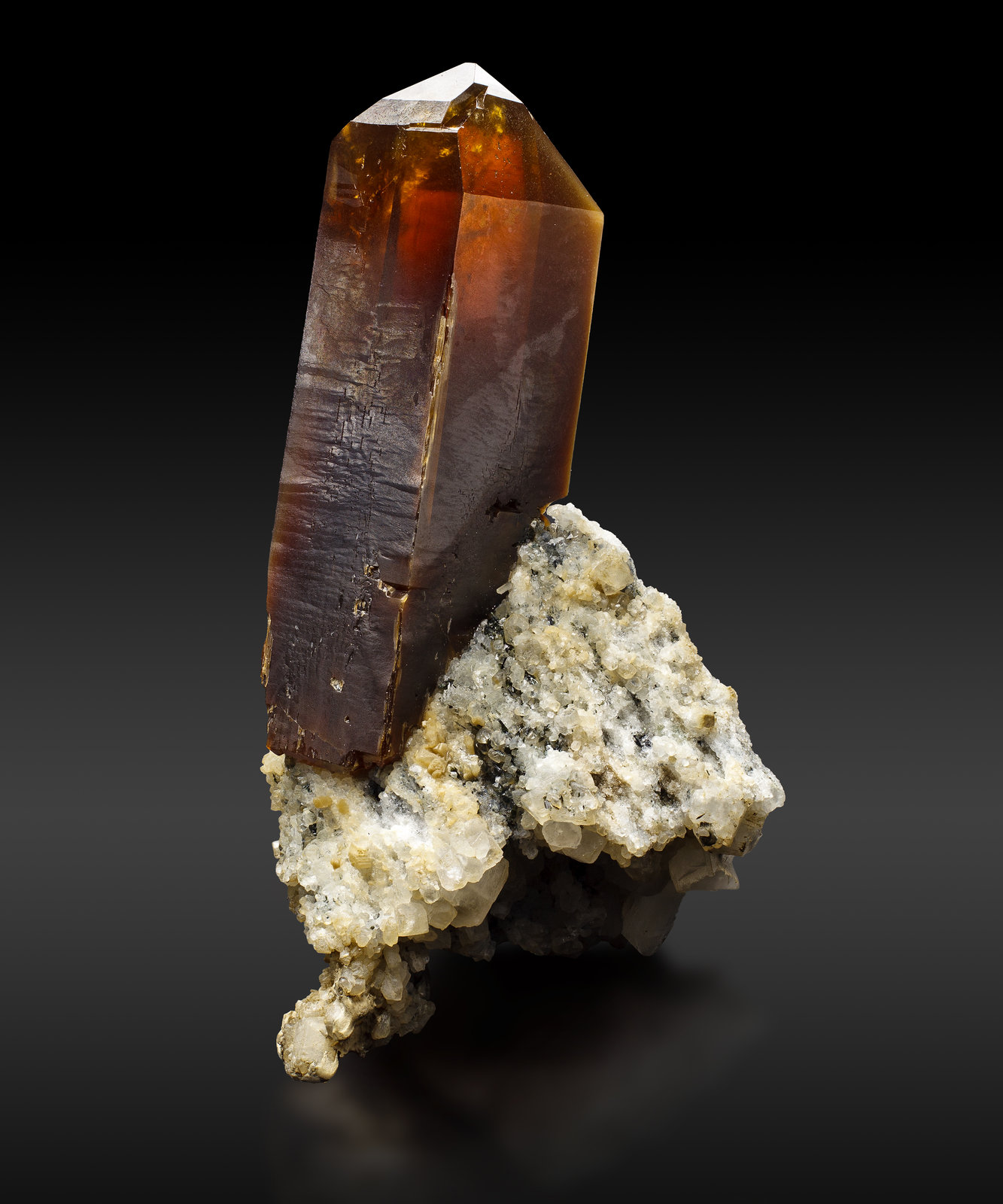 Xenotima-(Y)
1.5 x 2 x 5 cm
(Autor: Museo MIM)