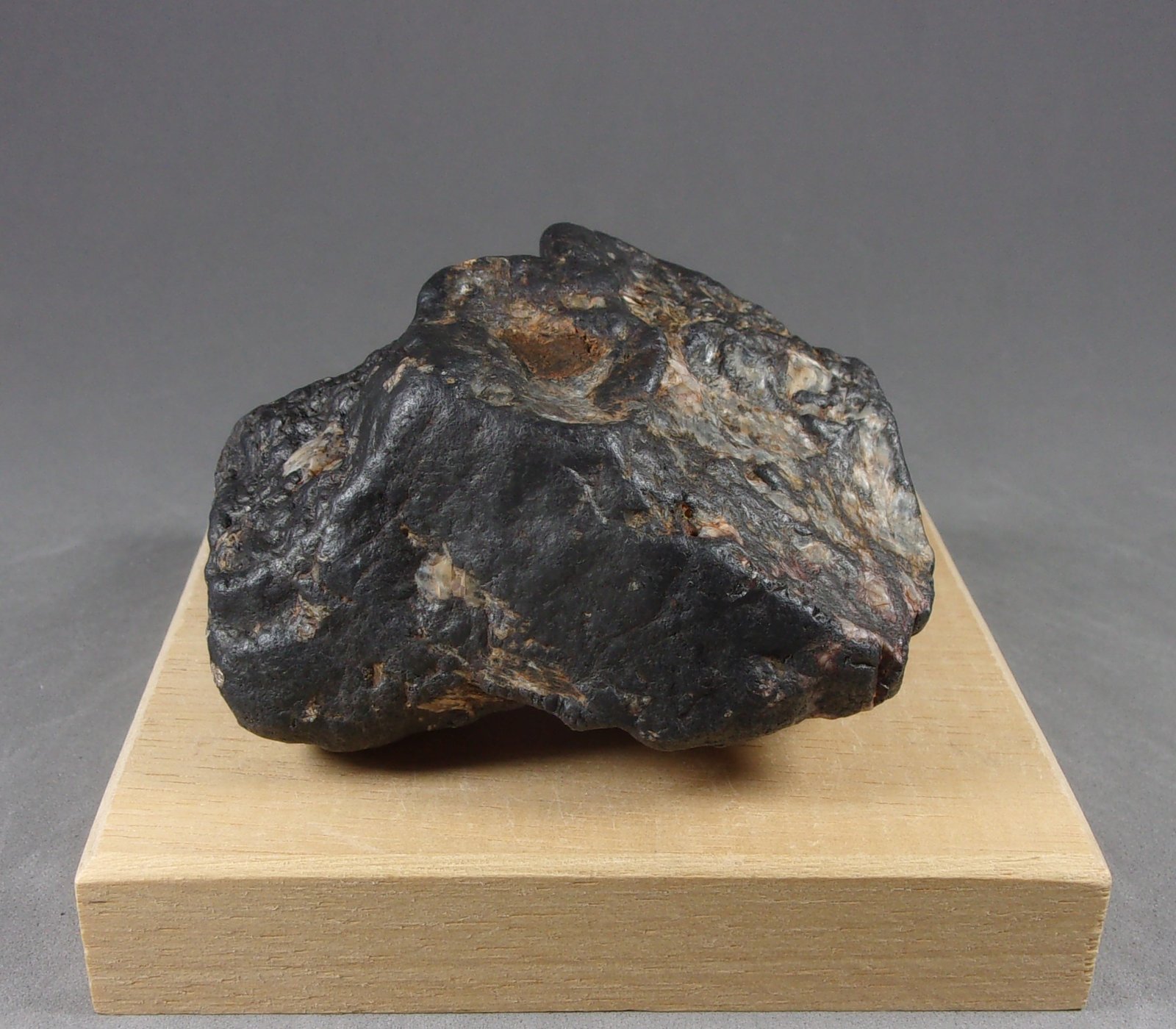 Ferberita
6,7 x 5,5 x 3,8 cm.  294,8 g.
(Autor: J. G. Alcolea)