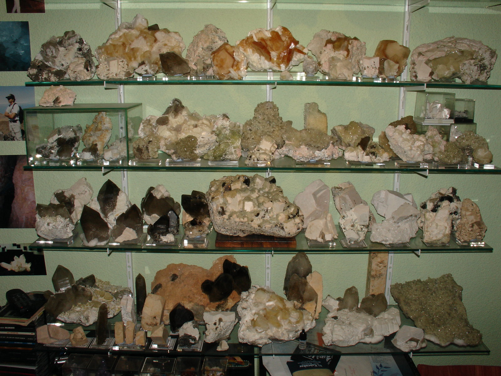 _Minerales del Pluton de La Cabrera. Hacia el año 2002
(Autor: Raul Vancouver)