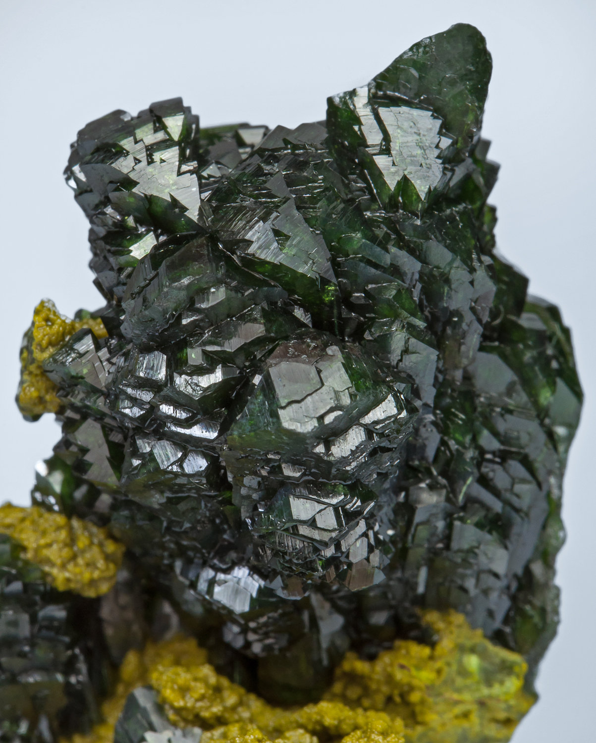 Zincolivenita y Gartrellita
cristal principal: 0.8 × 0.6 cm
(Autor: Jordi Fabre)