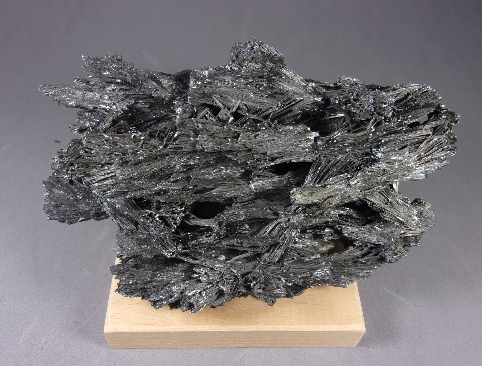Zinkenita
12,9 x 7,8 x 5 cm.,  449,7 g.
(Autor: J. G. Alcolea)