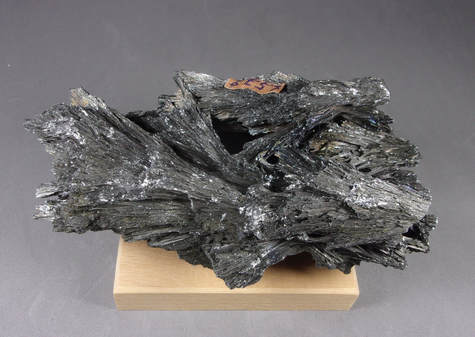 Zinkenita
12,9 x 7,8 x 5 cm.,  449,7 g.
(Autor: J. G. Alcolea)