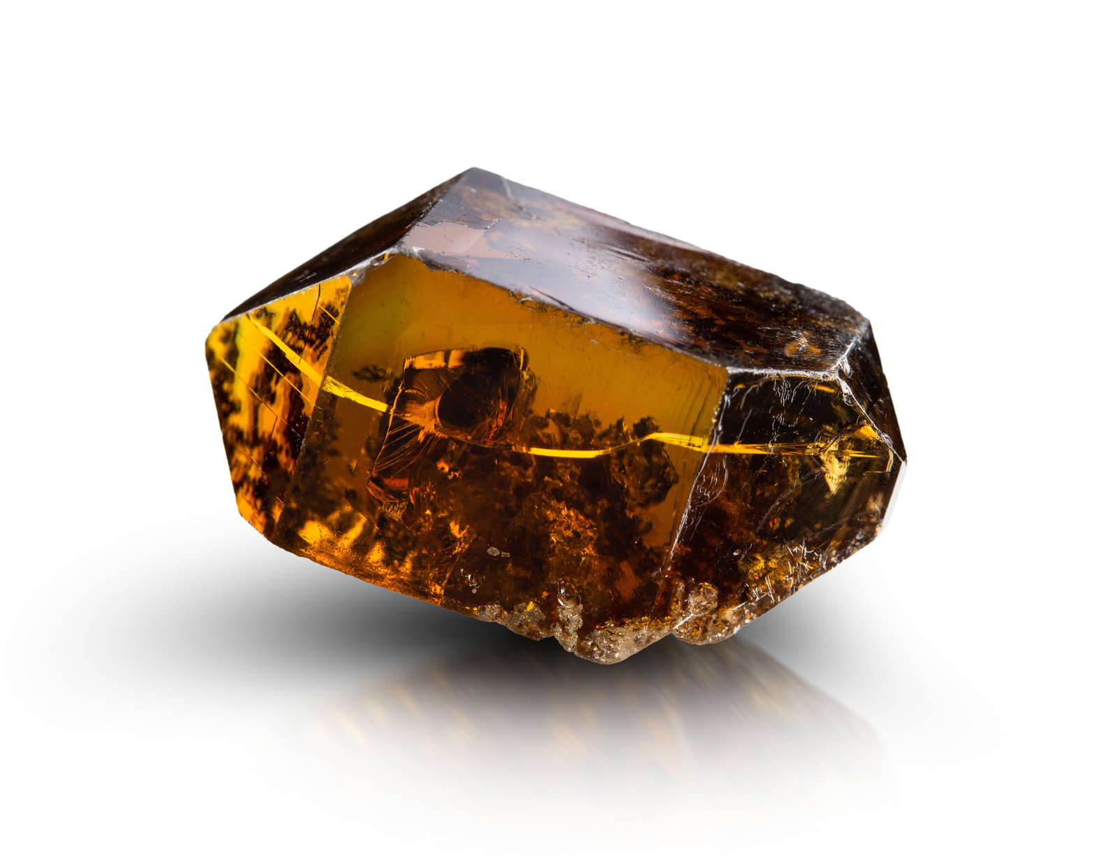 Zircón
3.5 x 1.5 x 2 cm / cristal principal: 3.3 cm
(Autor: Museo MIM)